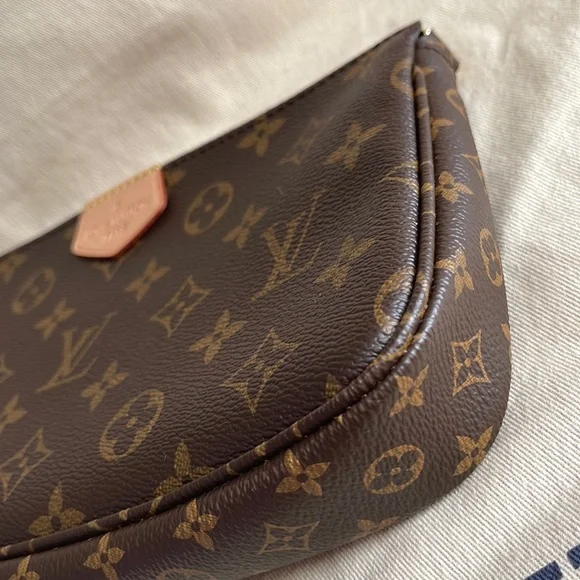 Louis Vuitton LARGE POCHETTE ACCESOIRES w/ 16mm Adjustable MONOGRAM STRAP - Picture 10 of 16